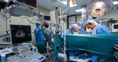 Lekarze z dwóch szpitali przeprowadzili jednoczasową transplantację serca i nerki