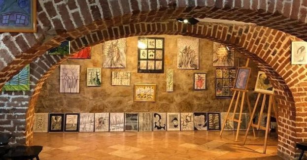 Młodzieżowy Dom Kultury nr 2 w Zabrzu dysponuje wolnymi miejscami na bezpłatne zajęcia gitarowe dla dzieci od 7. roku życia, młodzieży i dorosłych.